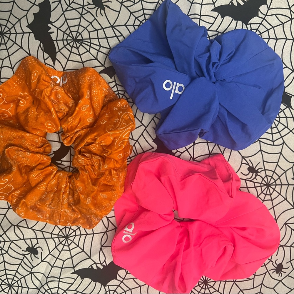 Alo Oversized Scrunchies lot